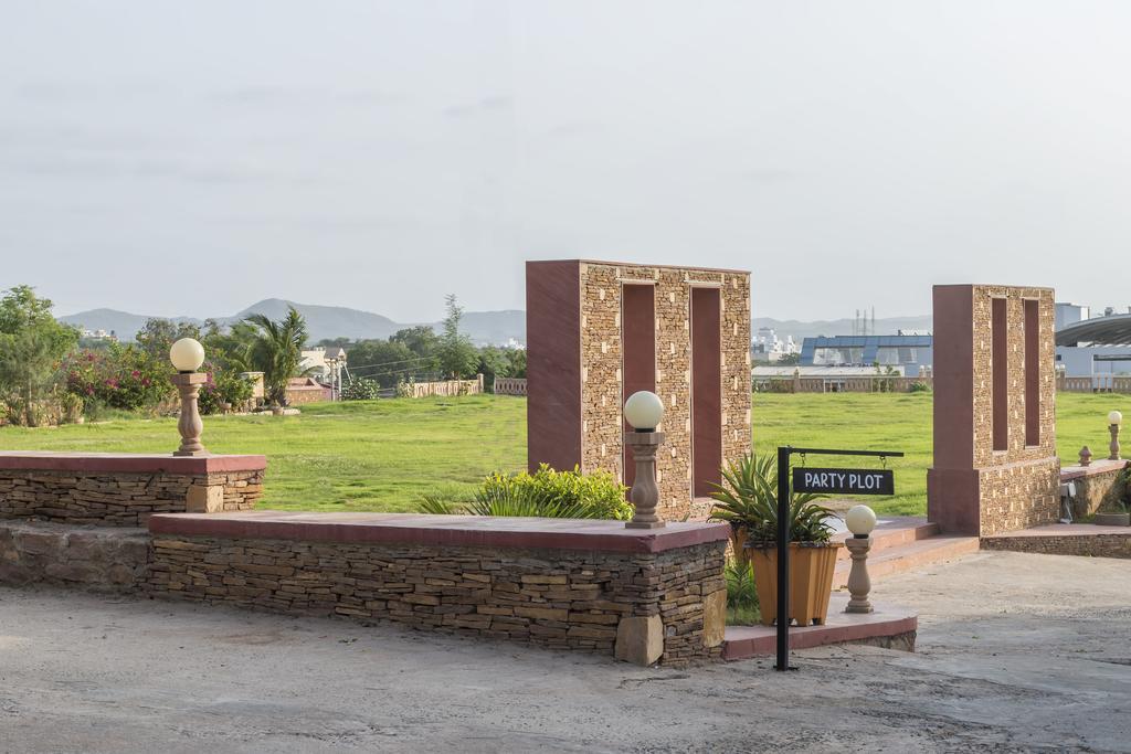 Regenta Resort Bhuj By Royal Orchid Hotels Limited Exterior photo