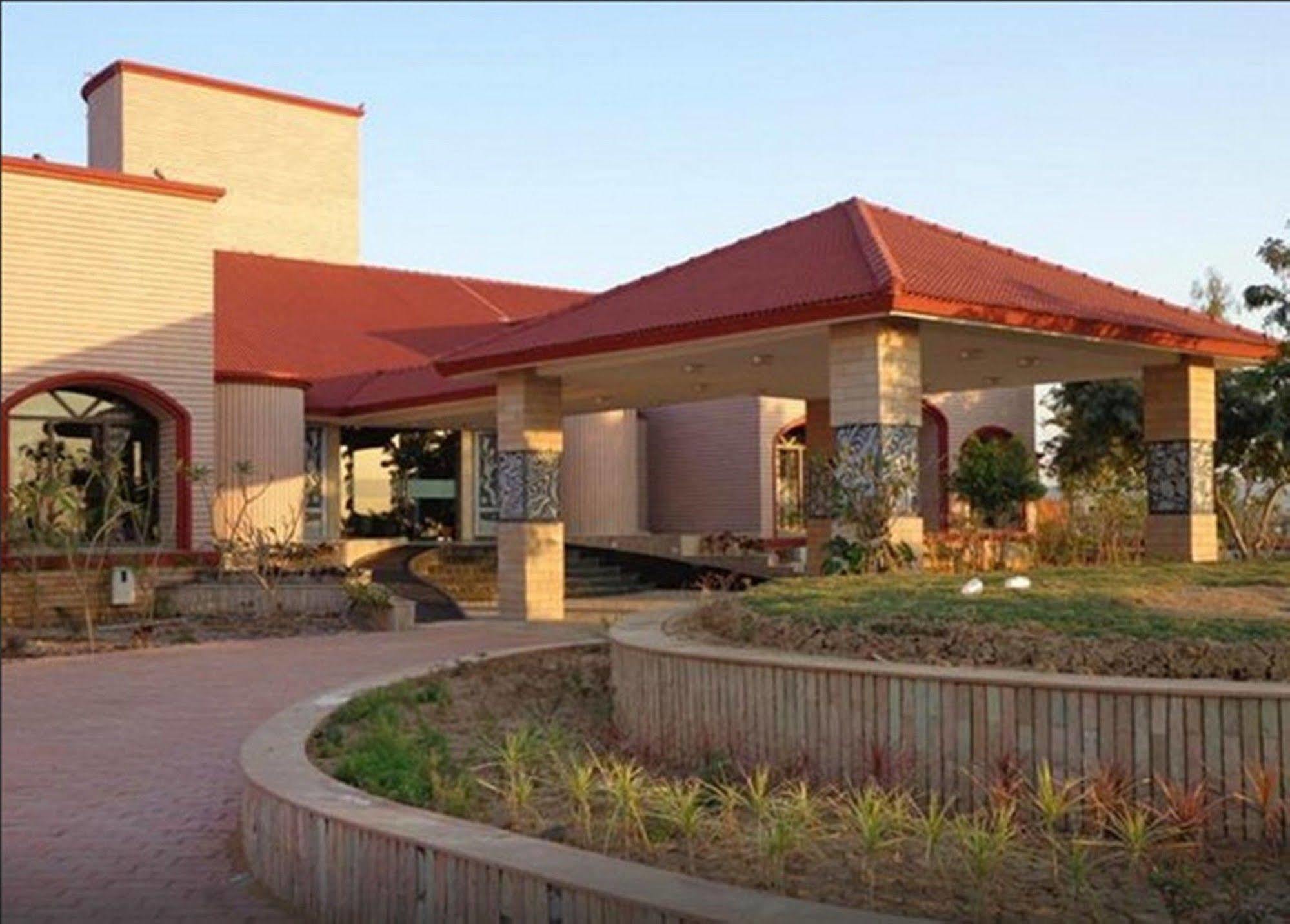 Regenta Resort Bhuj By Royal Orchid Hotels Limited Exterior photo